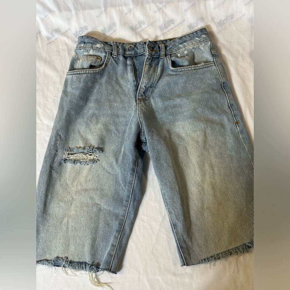 Cut off denim shorts / jorts